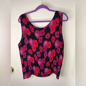 😍Size 1X Flowered design Shirt 😍